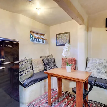Adobe Studio: 2 Blocks To Dtwn Plaza! Apartment