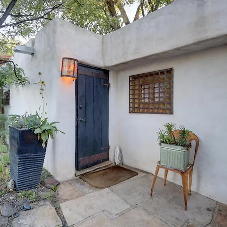 Adobe Studio: 2 Blocks To Dtwn Plaza! Apartment *
