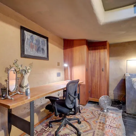 Adobe Studio: 2 Blocks To Dtwn Plaza! *